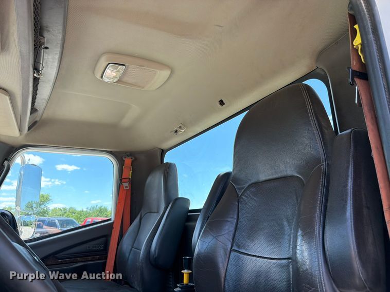 image for item FK3039 2018 International HX620 semi truck