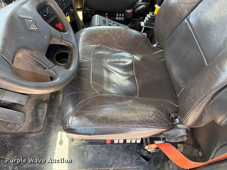 image for item FK3039 2018 International HX620 semi truck