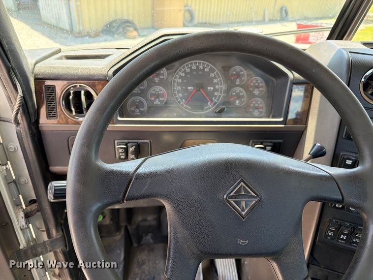 image for item FK3039 2018 International HX620 semi truck