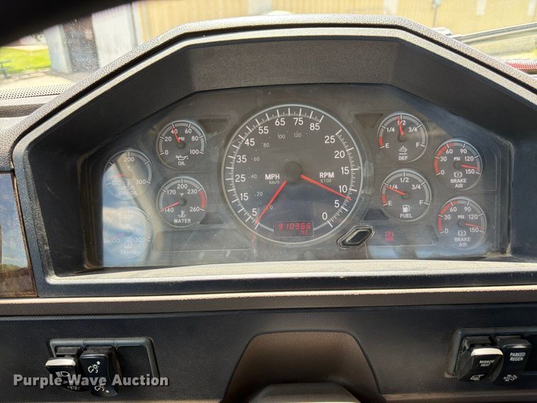 image for item FK3039 2018 International HX620 semi truck