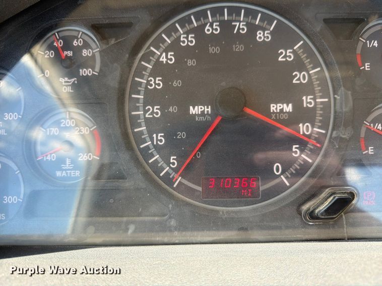image for item FK3039 2018 International HX620 semi truck