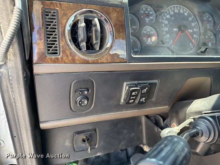 image for item FK3039 2018 International HX620 semi truck