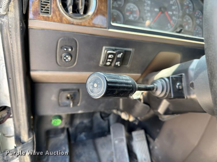 image for item FK3039 2018 International HX620 semi truck