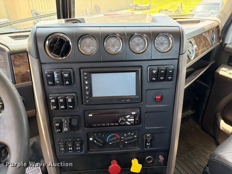 image for item FK3039 2018 International HX620 semi truck