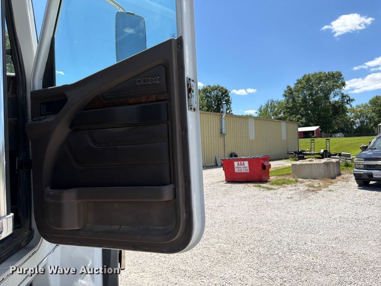 image for item FK3039 2018 International HX620 semi truck