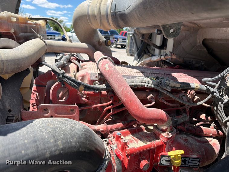 image for item FK3039 2018 International HX620 semi truck