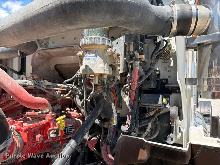 image for item FK3039 2018 International HX620 semi truck