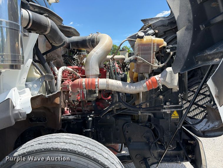 image for item FK3039 2018 International HX620 semi truck