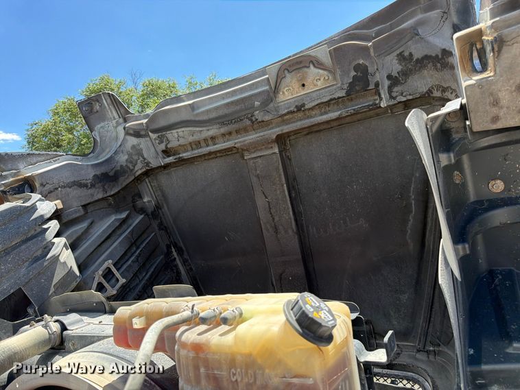 image for item FK3039 2018 International HX620 semi truck
