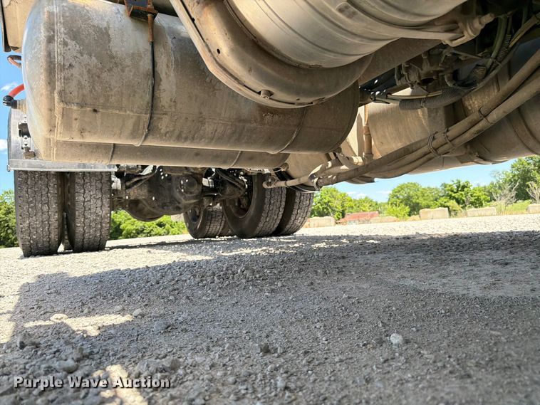image for item FK3039 2018 International HX620 semi truck