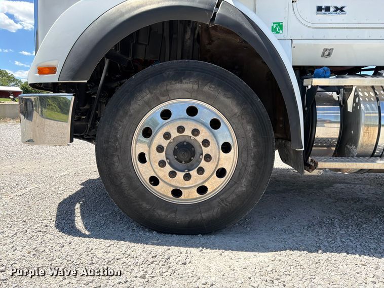 image for item FK3039 2018 International HX620 semi truck