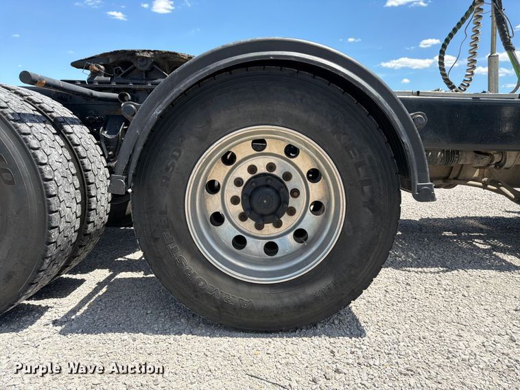 image for item FK3039 2018 International HX620 semi truck