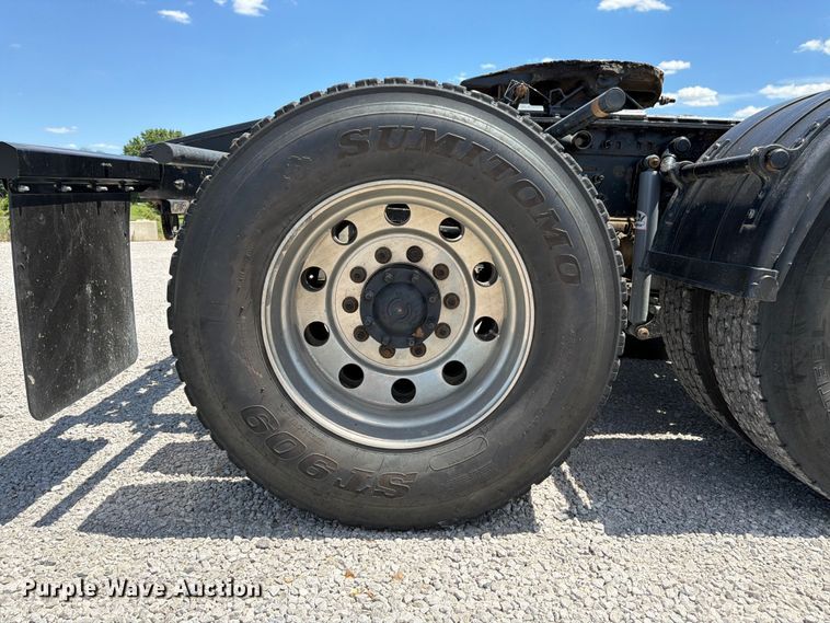 image for item FK3039 2018 International HX620 semi truck