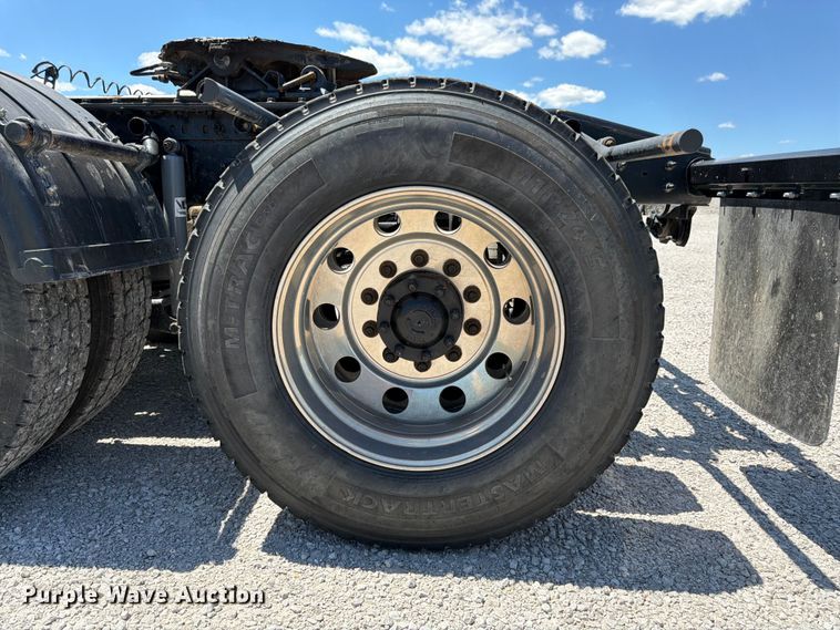 image for item FK3039 2018 International HX620 semi truck