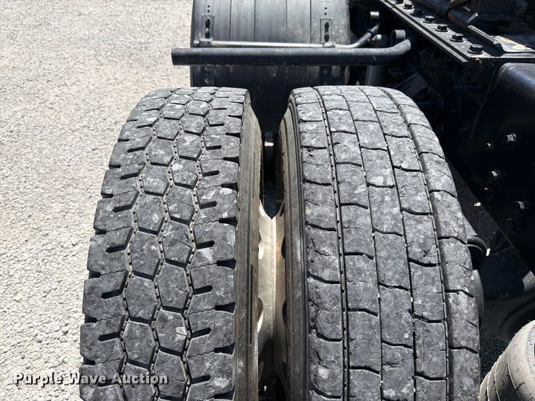 image for item FK3039 2018 International HX620 semi truck