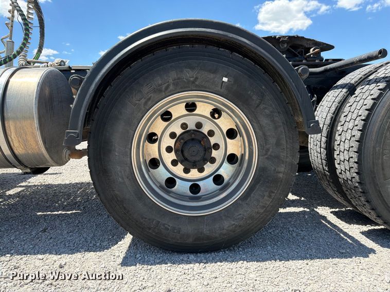 image for item FK3039 2018 International HX620 semi truck