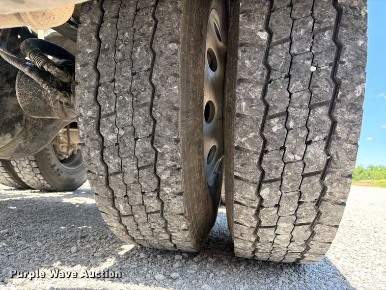 image for item FK3039 2018 International HX620 semi truck