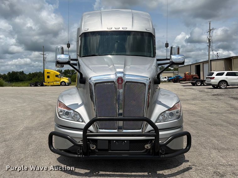 image for item FK3089 2022 Kenworth T680 semi truck