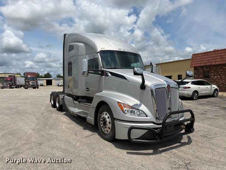 image for item FK3089 2022 Kenworth T680 semi truck