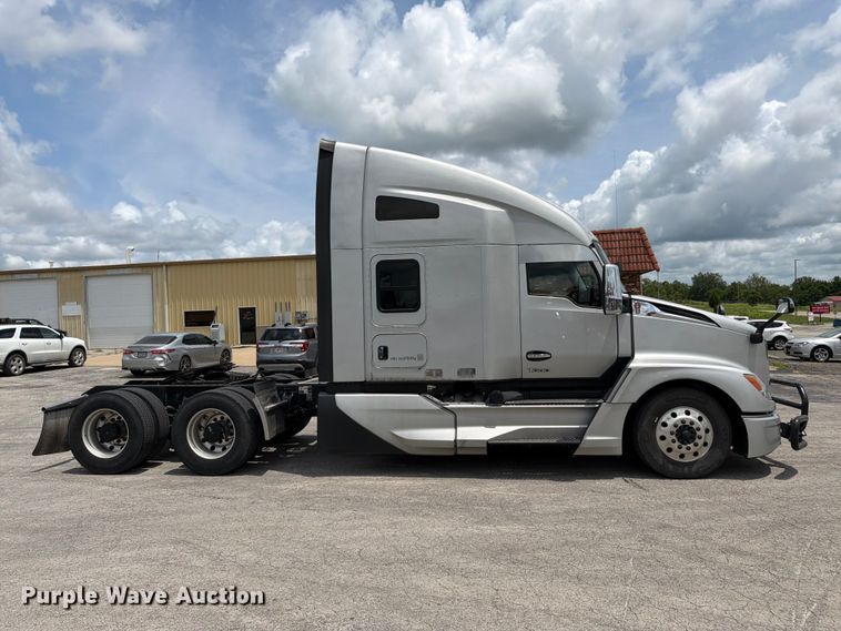 image for item FK3089 2022 Kenworth T680 semi truck
