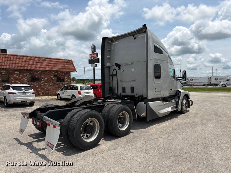 image for item FK3089 2022 Kenworth T680 semi truck