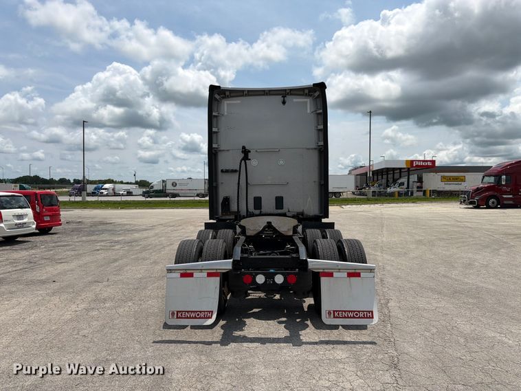 image for item FK3089 2022 Kenworth T680 semi truck