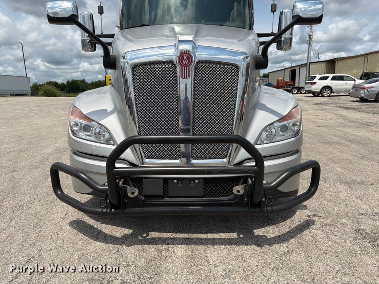image for item FK3089 2022 Kenworth T680 semi truck