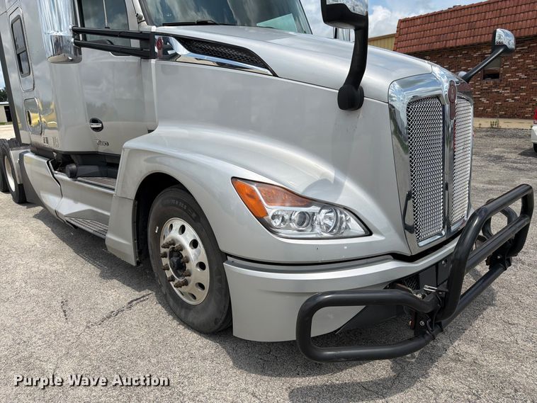 image for item FK3089 2022 Kenworth T680 semi truck