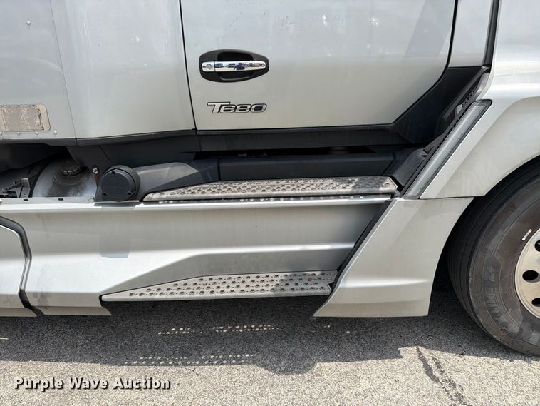 image for item FK3089 2022 Kenworth T680 semi truck
