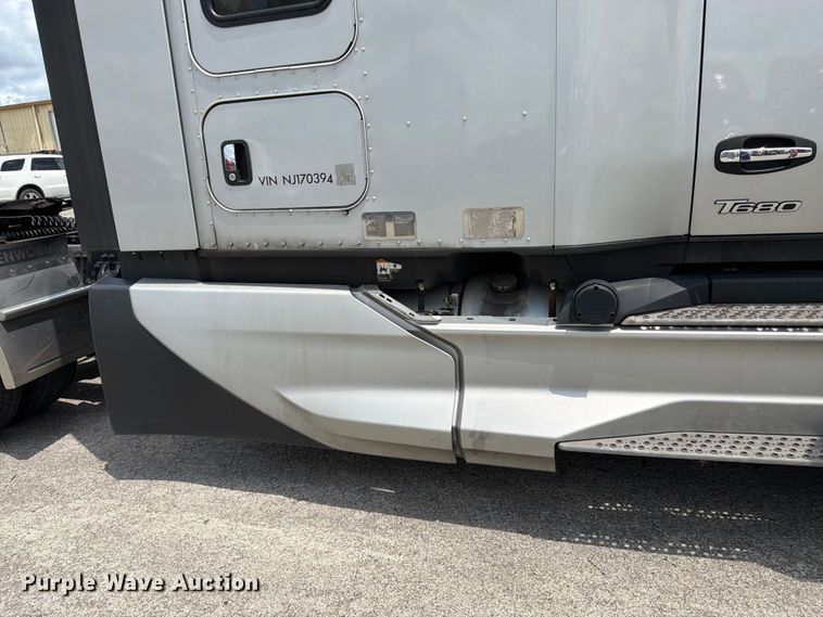 image for item FK3089 2022 Kenworth T680 semi truck