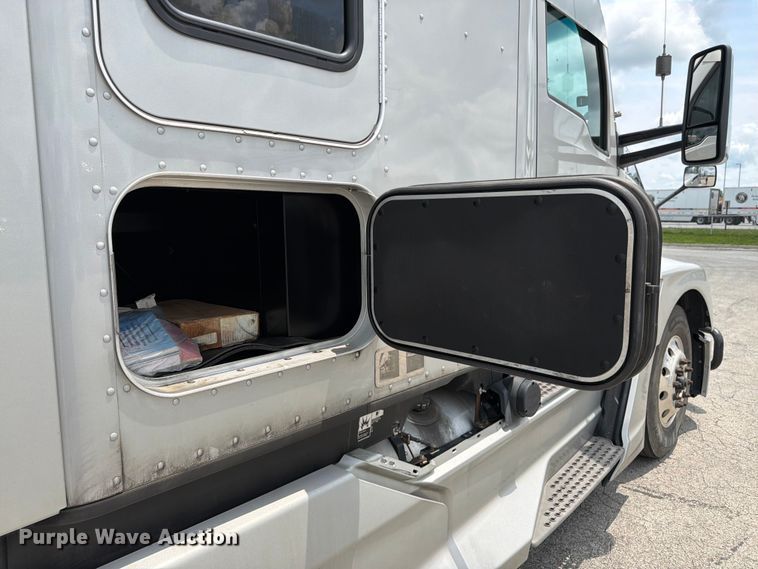 image for item FK3089 2022 Kenworth T680 semi truck