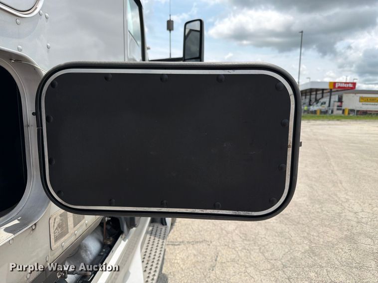 image for item FK3089 2022 Kenworth T680 semi truck