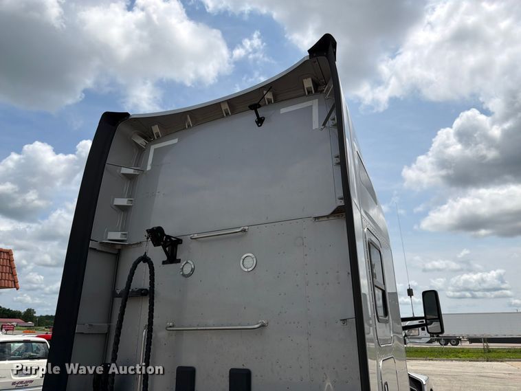 image for item FK3089 2022 Kenworth T680 semi truck