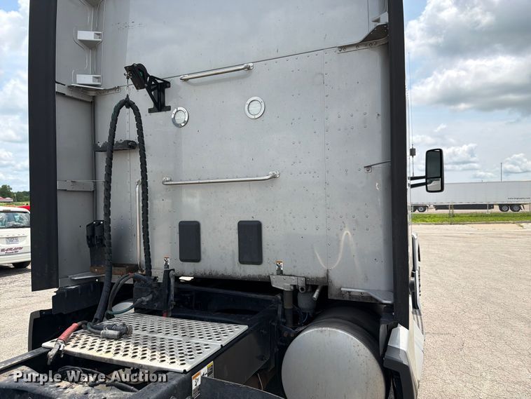 image for item FK3089 2022 Kenworth T680 semi truck
