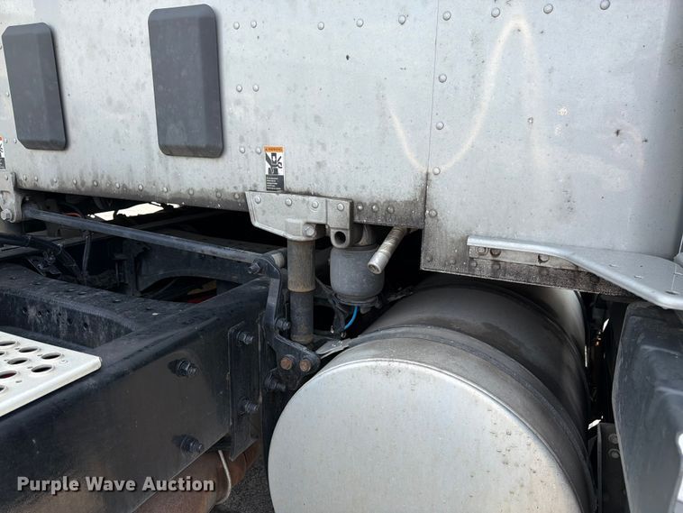 image for item FK3089 2022 Kenworth T680 semi truck