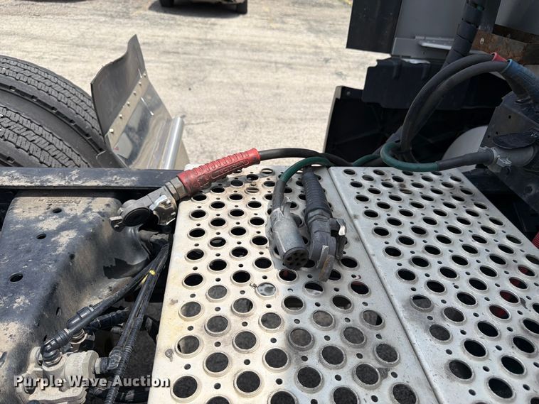 image for item FK3089 2022 Kenworth T680 semi truck