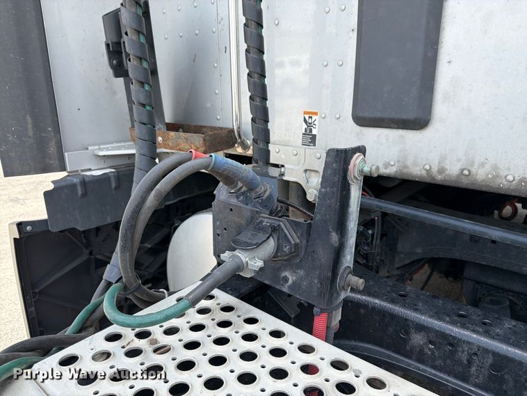 image for item FK3089 2022 Kenworth T680 semi truck
