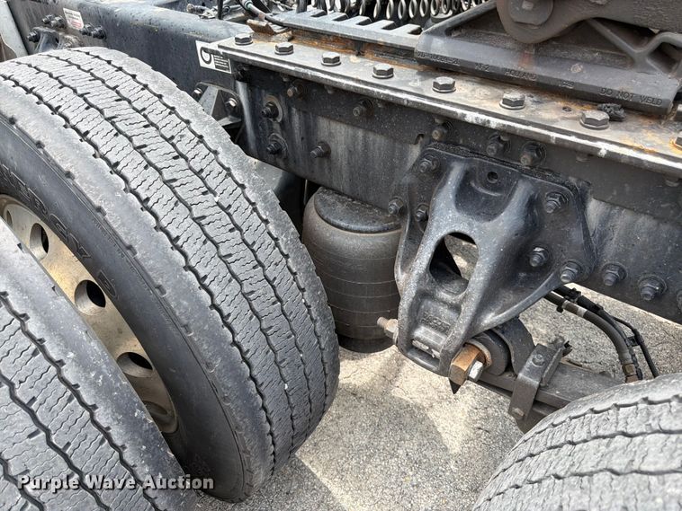 image for item FK3089 2022 Kenworth T680 semi truck