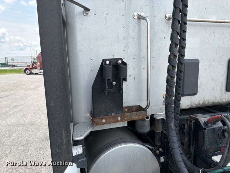 image for item FK3089 2022 Kenworth T680 semi truck
