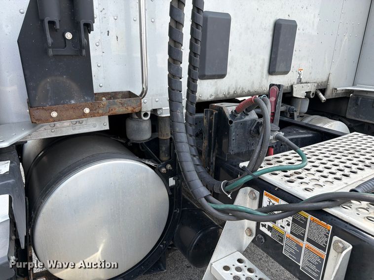 image for item FK3089 2022 Kenworth T680 semi truck