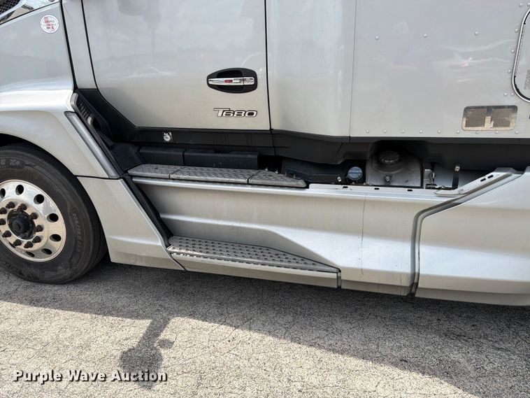 image for item FK3089 2022 Kenworth T680 semi truck
