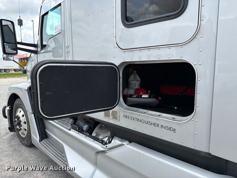 image for item FK3089 2022 Kenworth T680 semi truck