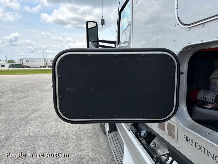 image for item FK3089 2022 Kenworth T680 semi truck