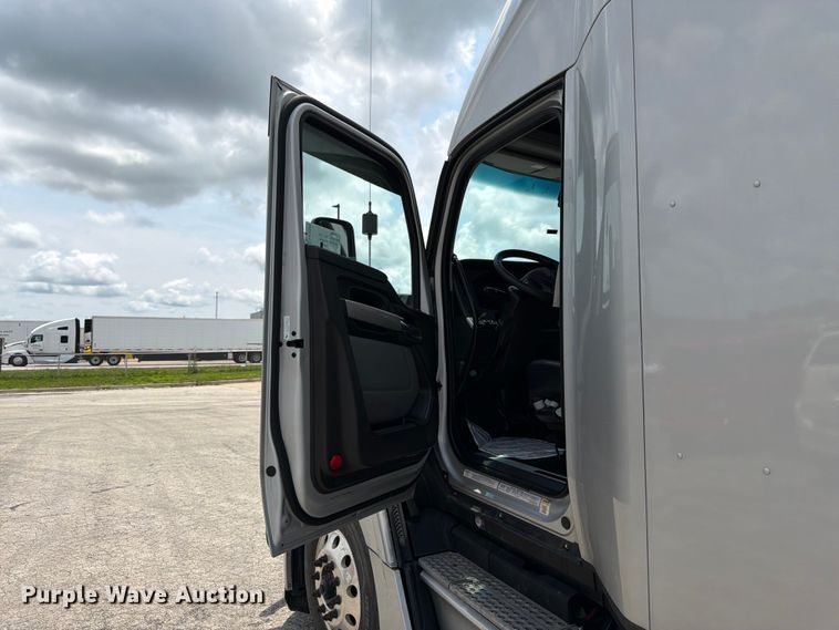 image for item FK3089 2022 Kenworth T680 semi truck