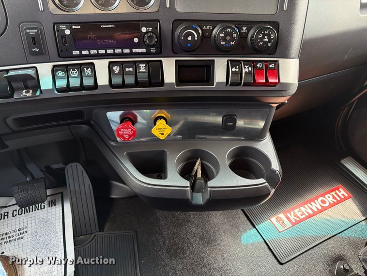 image for item FK3089 2022 Kenworth T680 semi truck
