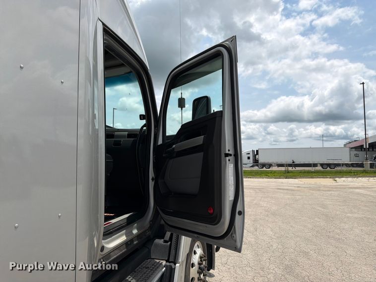 image for item FK3089 2022 Kenworth T680 semi truck