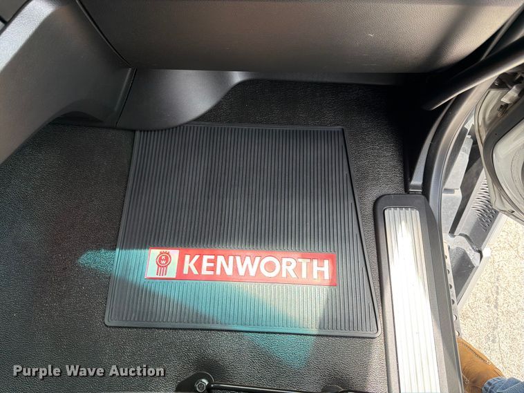 image for item FK3089 2022 Kenworth T680 semi truck