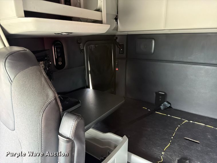 image for item FK3089 2022 Kenworth T680 semi truck
