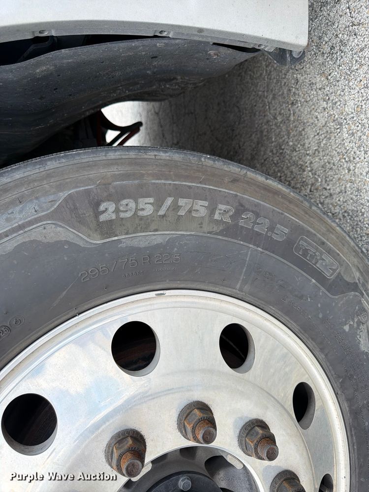image for item FK3089 2022 Kenworth T680 semi truck