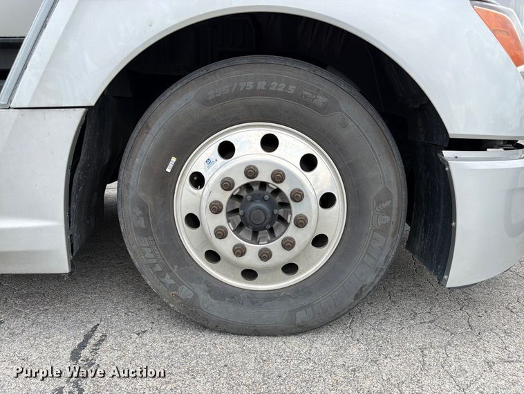 image for item FK3089 2022 Kenworth T680 semi truck